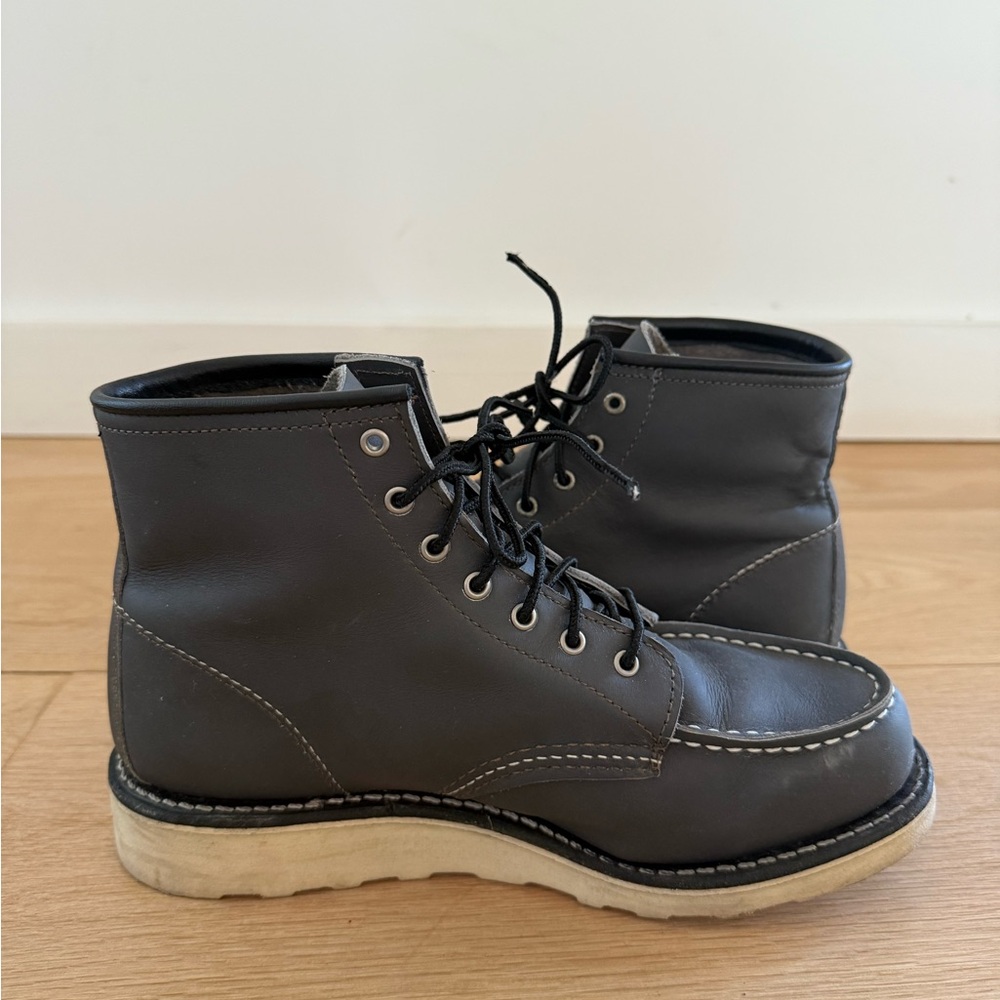 Red Wing Women Classic Moc Boot - Picture 6 of 9